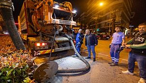 İZSU'dan lokal kokuya gece mesaisi