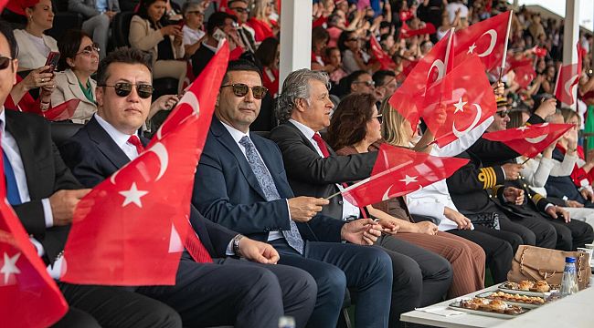 Kuşadası'nda 23 Nisan Bayramı coşkuyla kutlandı
