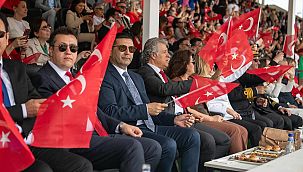 Kuşadası'nda 23 Nisan Bayramı coşkuyla kutlandı