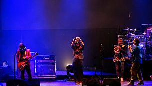 Mor ve Ötesi Alaçatı'yı mest etti