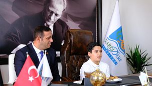 Narlıdere'de minik ali koltuğu Başkan Uzun'dan devraldı