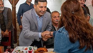 Yeniköy kadınlarından Başkan Ömer Günel'e sevgi seli