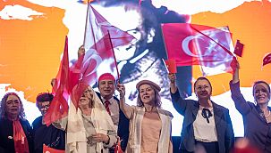 Başkan Mutlu öncü kadınların anıldığı gösteride sahne aldı