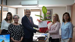 Başkan Türkmen'den çiçek jesti