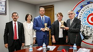 Bornova'da ilk TİS kadrolu işçiler için imzalandı