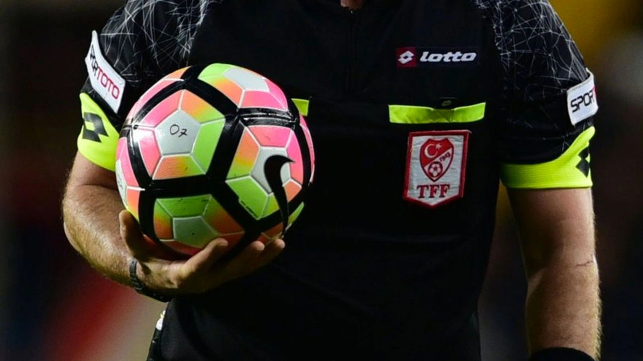 Galatasaray - Fenerbahçe derbisinin hakemi belli oldu