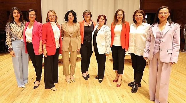 İzmir'in 8 Kadın Belediye Başkanı bir araya geldi