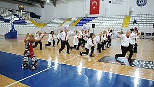 Karşıyaka Belediyesi 3. Yaş Üniversitesi'nden 8 madalya!