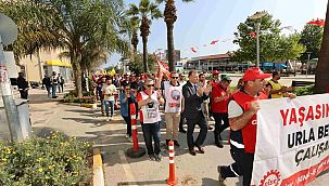 Urla'da coşkulu 1 Mayıs kutlaması