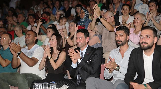 Bayraklı Belediyesinden halk oyunları şöleni