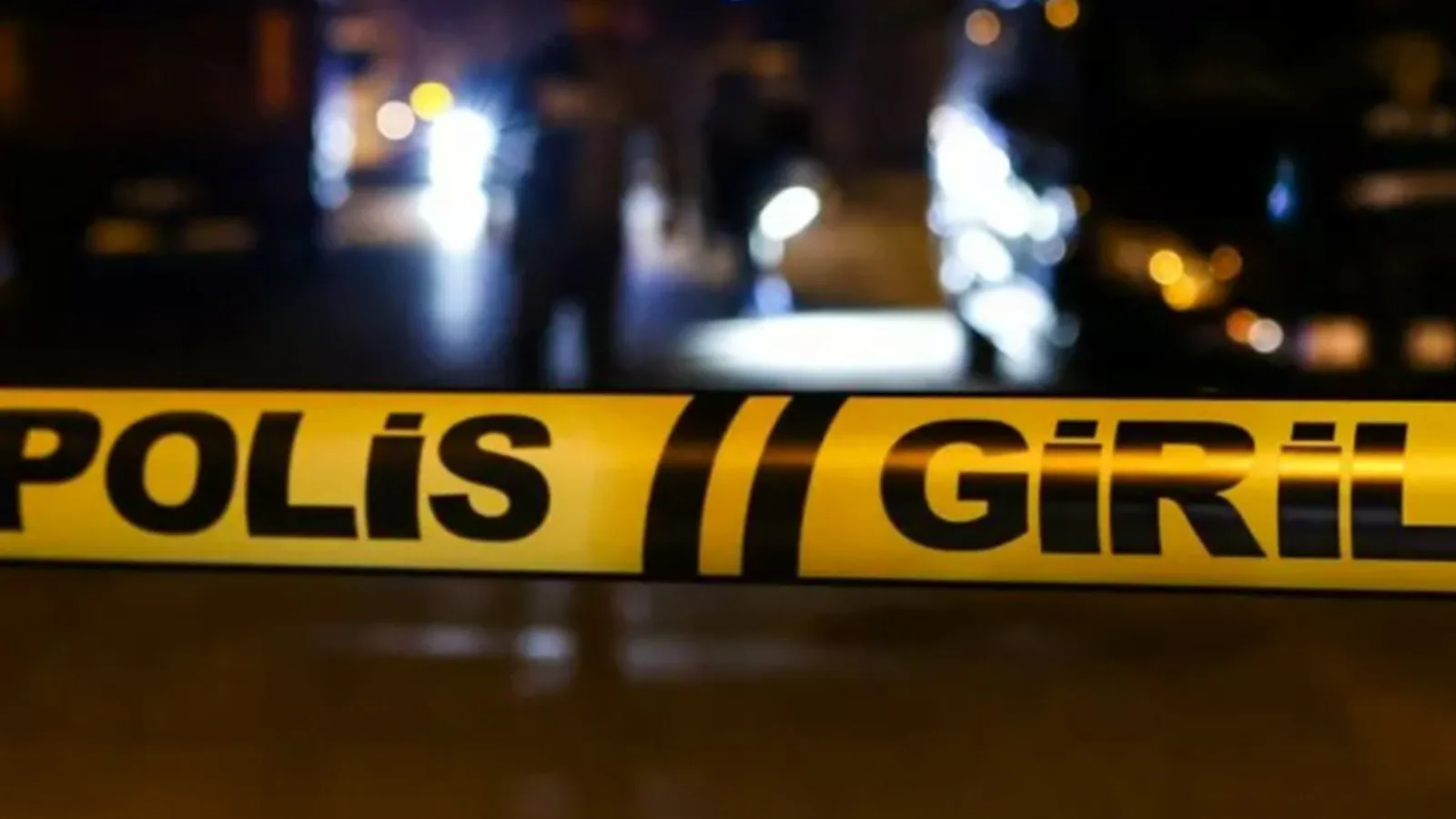 Kan donduran olay: Babasını satırla katletti!