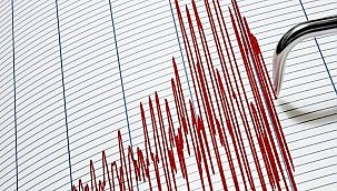 Manisa'daki 4,8 büyüklüğündeki deprem İzmir'de de hissedildi