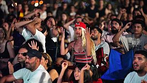 Milli Takım İzmirlileri sevince boğdu