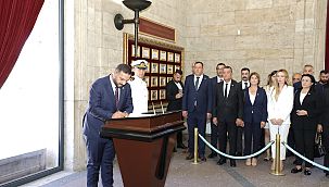 Başkan Erman Uzun'dan Anıtkabir'e ziyaret
