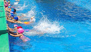 Bayraklı Belediyesinin yüzme kursuna büyük ilgi