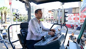 Bornova Belediyesi düzgün yollar için durmadan çalışıyor