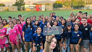 İzmir'in futbolcu kızları geleceğe umut oldu 