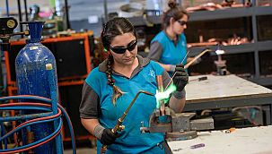 Meslek Fabrikası'ndan mezun olan kadın kaynakçılar işbaşı yaptı