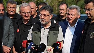 Bakan Yumaklı: "İzmir'de yangın şehirden uzaklaştı, tehlike kalmadı"