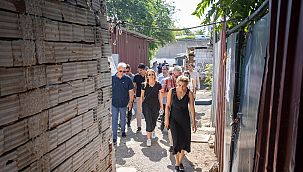 Başkan Mutlu mahalleleri adım adım geziyor