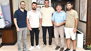 Çiğli Belediyesi işçileri buldukları altını sahibine ulaştırdı