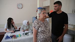 Konak'ta sağlıklı hizmet yayılıyor: 'İleri Yaş' kursiyerlerine ücretsiz tarama