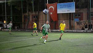 Başkan Eşki gençlerle sahada buluştu