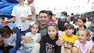 Bayraklılı çocuklar mahalle şenliğinde coşkuyla eğlendi