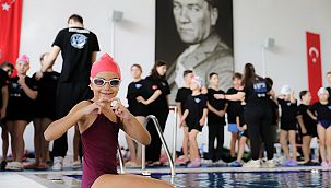 Aliağa'da Atatürk'ü anma yüzme yarışması düzenlendi