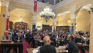 Edebiyat Söyleşileri'nin konuğu Gündüz Vassaf oldu