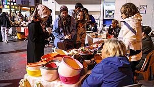 'Gece Pazarı' ile kadınların el emeği kazanca dönüştü