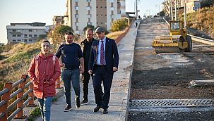 Bornova'da 8 mahalleye eş zamanlı asfalt serimi