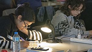 İzmir'in kütüphaneleri binlerce genci ağırlıyor