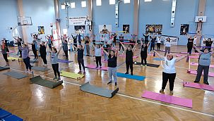 Menemenli kadınlar, ücretsiz pilates kursunda buluştu