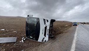  Afyonkarahisar'da Çinli turistleri taşıyan otobüs devrildi: 3 yaralı