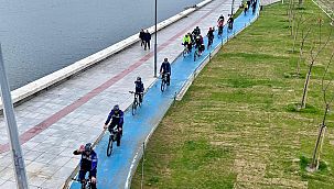 Pedallar daha fazla kabartmalı kitap için çevrildi