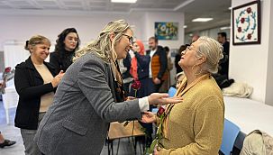 AK Partili Çankırı huzurevinde yarım asırlık evli çiftleri ziyaret etti