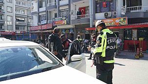 İzmir'in iki ilçesinde sıkı asayiş ve trafik denetimi