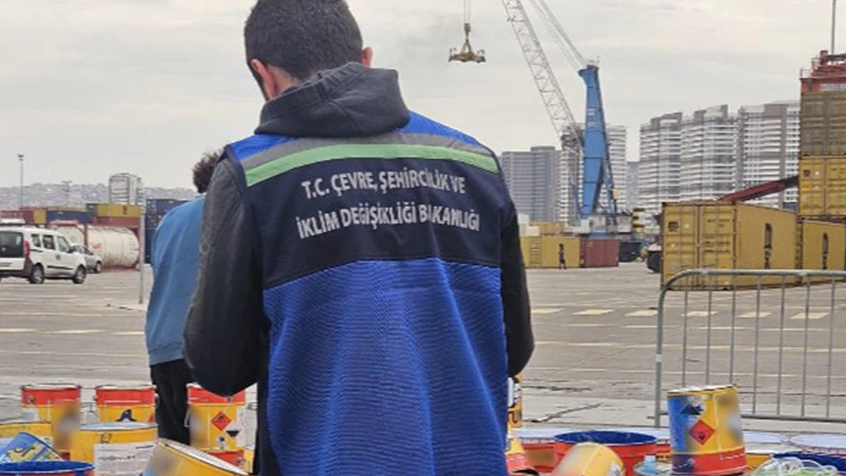 Bakanlıktan İzmir Körfezi'ni kirleten firmaya ceza