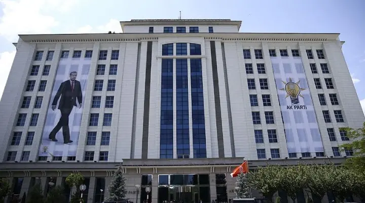 AK Parti Genel Merkezi'nde polis intiharı