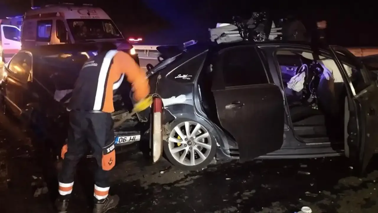 5 araçlı zincirleme trafik kazası: 7 yaralı
