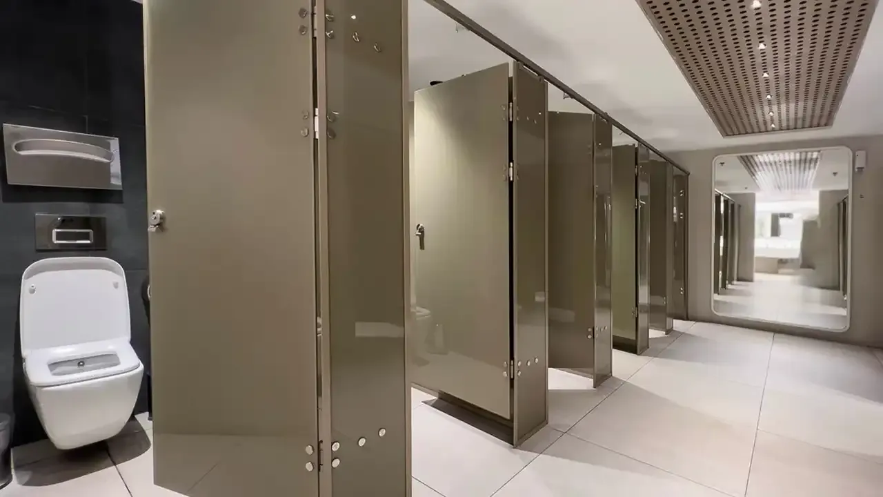 AVM tuvaletinde skandal: Gizli çekim yaptı