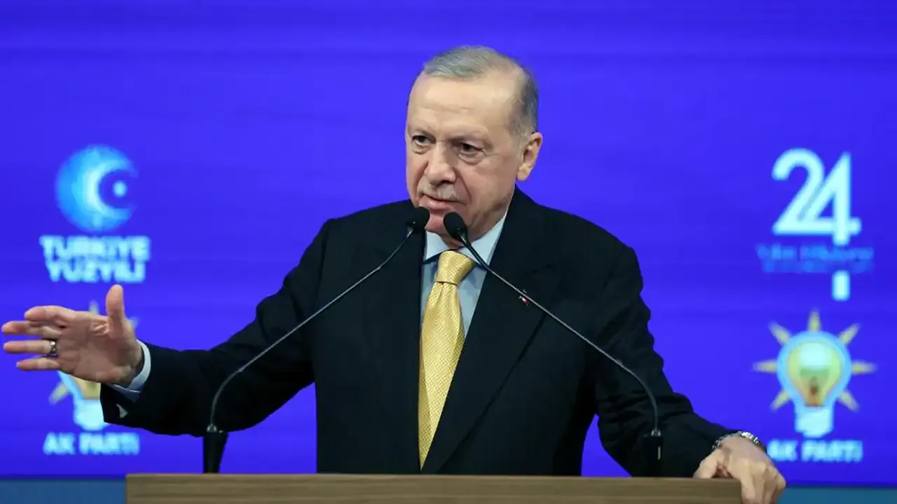 Cumhurbaşkanı Erdoğan: "Dünden beri AK Parti ailesinin yeni üyelerine saldıranlara 'hadi oradan' diyorum"