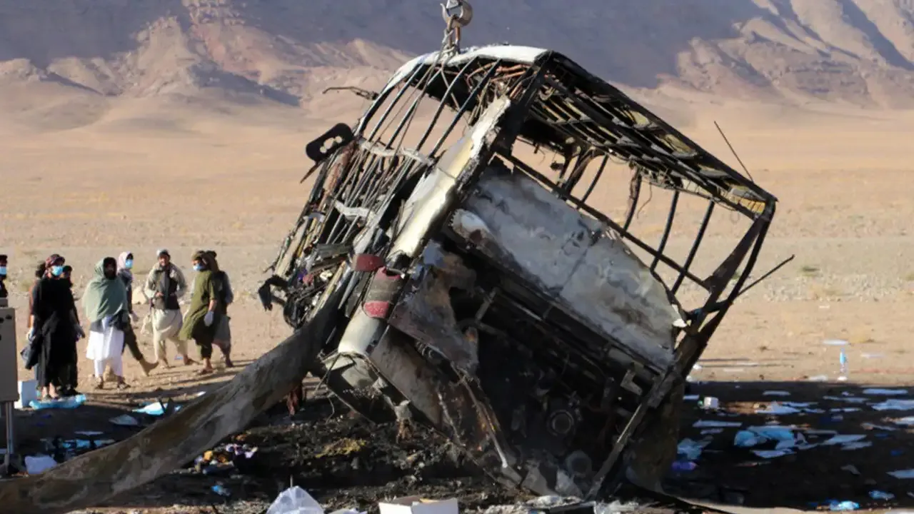 Göçmenleri taşıyan otobüs kaza yaptı: 78 ölü