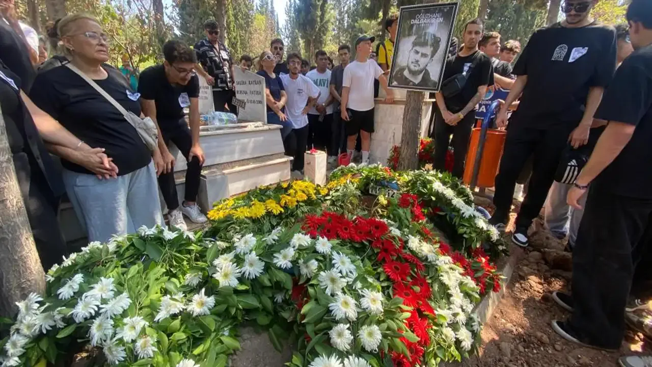 'Jrokez' lakaplı yayıncı Oğuzhan Dalgakıran toprağa verildi