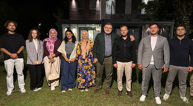 Başkan Saygılı, üniversite öğrencilerini evinde misafir etti!