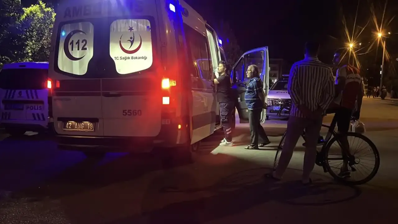 Parkta üvey babasını bıçakladı