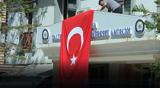 Saldırının olduğu sokak Türk bayraklarıyla donatıldı