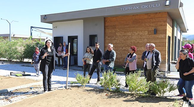 Efes Selçuk'ta çiftçilere toprak bilinci kazandırılıyor