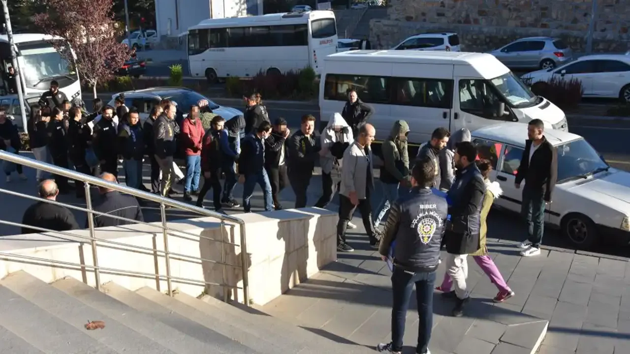 Öğretmen olacaktı, çete lideri oldu